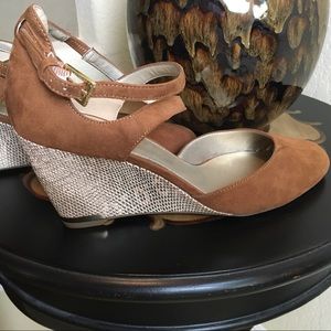 THELIA SODI CAMEL SUEDE SHOES
